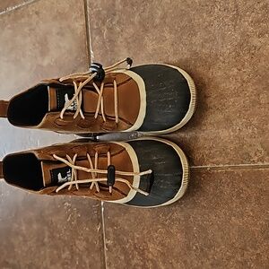 Sorel Out and About size youth 4 boots